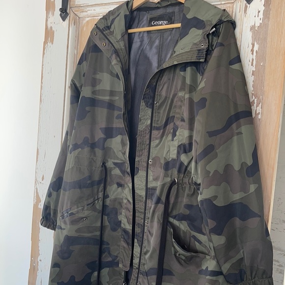 Camo wind breaker size 16-18 (Large) - Picture 3 of 11